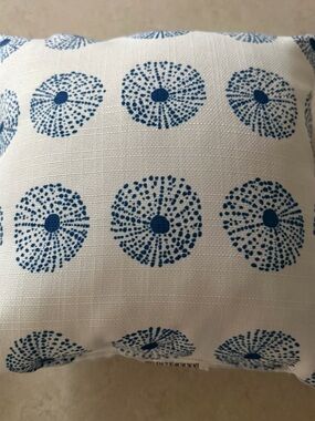 Blue Dot Pattern Decorative Throw Pillow - White/Blue